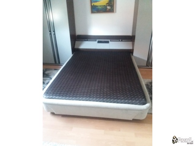 Prodavam Komplet Spalna , Kamin , Sifonjeri , Krev