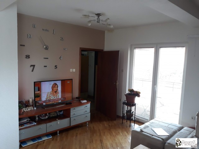 продавам куќа во Радишани