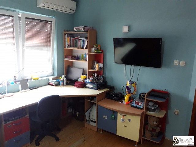 продавам куќа во Радишани