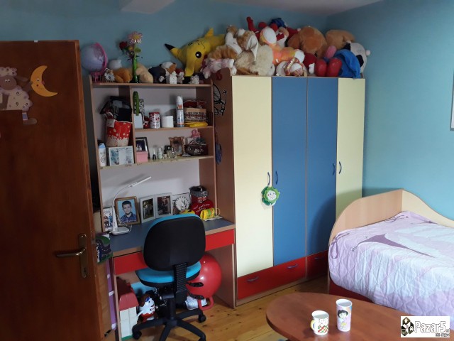 продавам куќа во Радишани