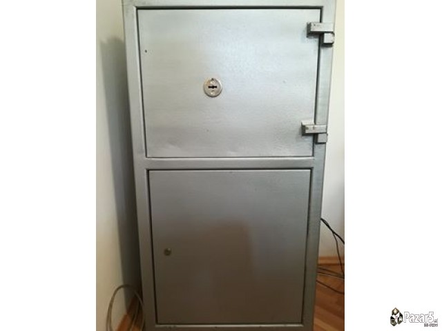 Prodavam Metalna Kasa