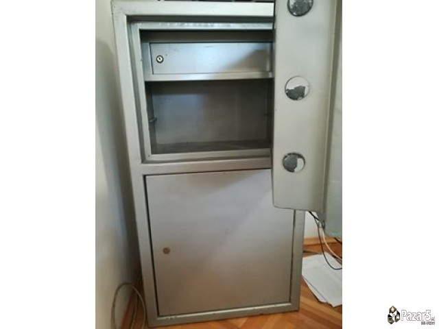 Prodavam Metalna Kasa