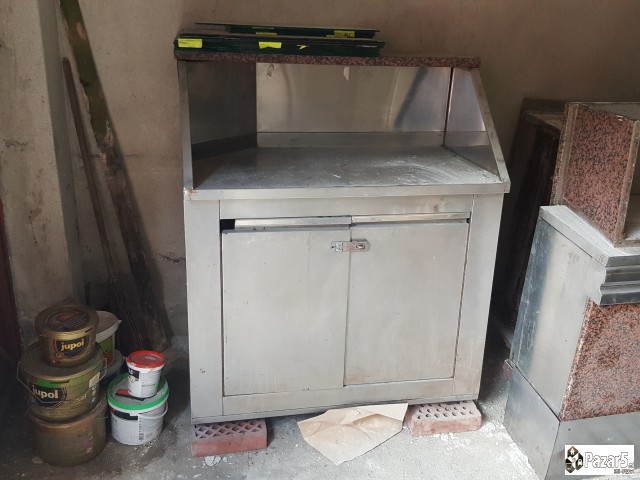 Итно продавам шанк со разладна витрина