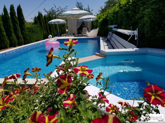 Izdavam Plac Na Vodno Za Mominska Vecer