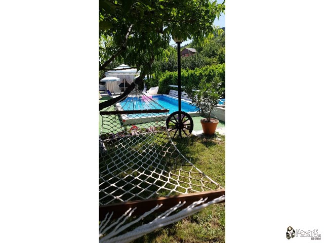 Izdavam Plac Na Vodno Za Mominska Vecer