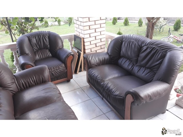 Prodavam Garnitura Za Sedenje