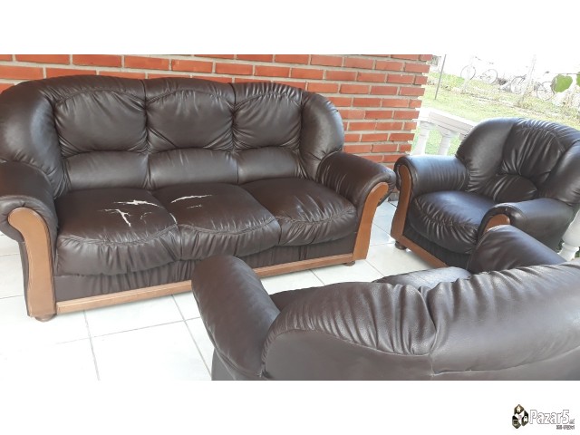 Prodavam Garnitura Za Sedenje