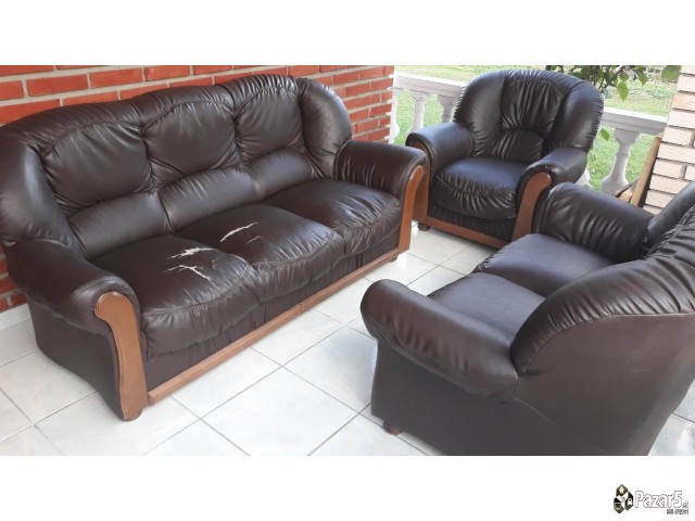 Prodavam Garnitura Za Sedenje