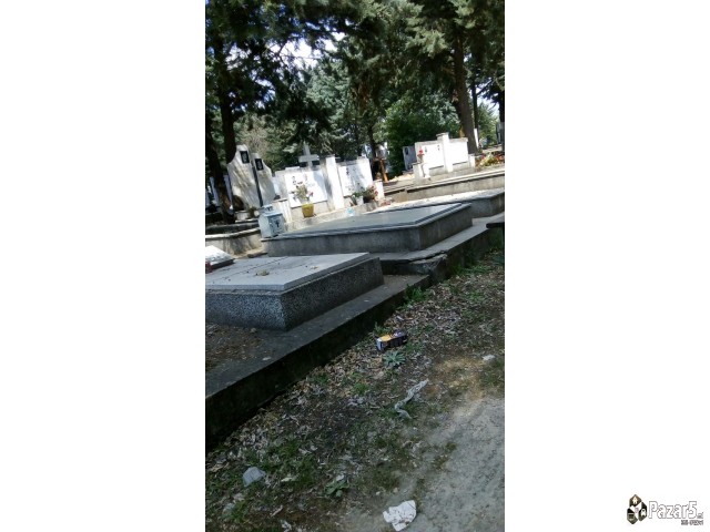 Продавам празно гробно место во Бутел 