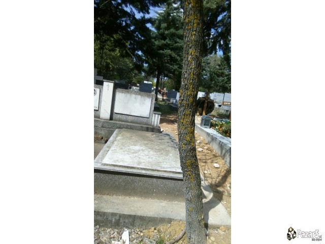 Продавам празно гробно место во Бутел 