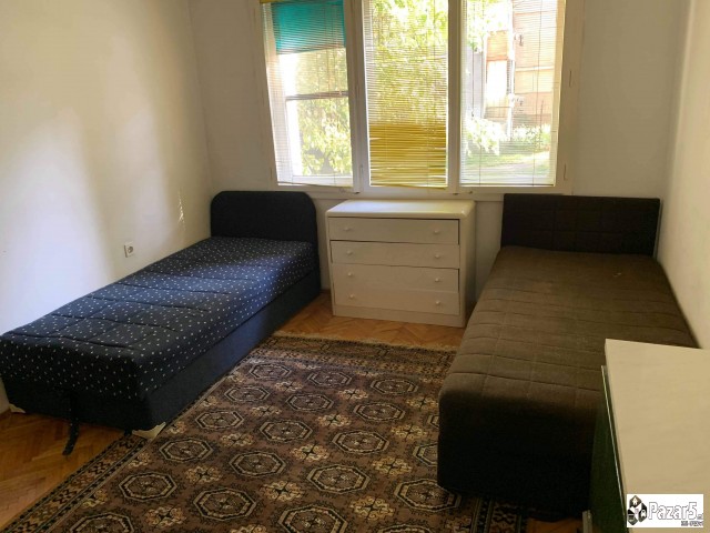 Издавам трособен наместен стан во Аеродром