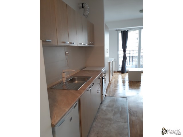 СЕ ИЗДАВА ГАРСОЊЕРА ВО СИТИ ГАРДЕН