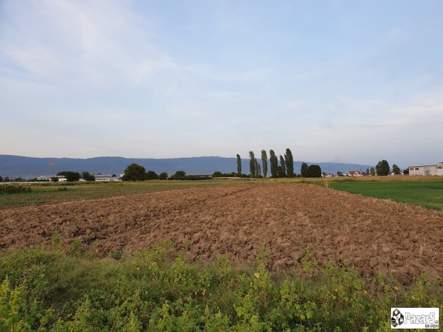 Градежна парцела Плац