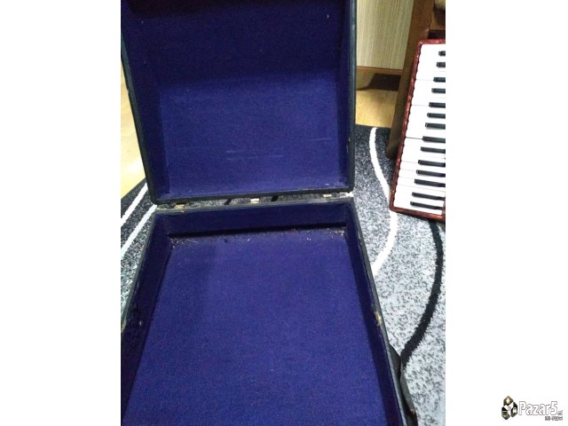 Продавам Синтисајзер и Хармоника