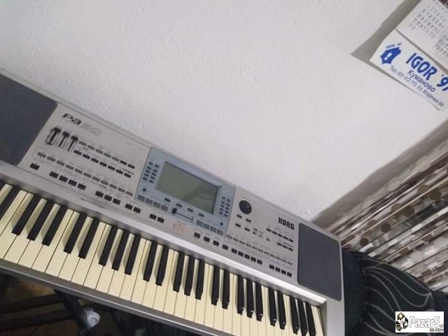 Продавам Синтисајзер и Хармоника