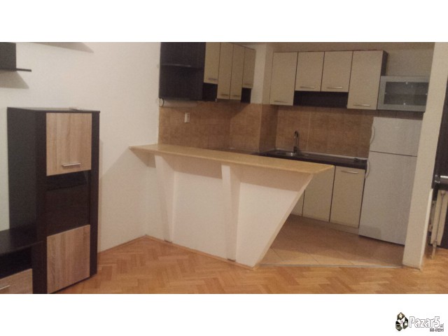 Се издава стан во Ценар