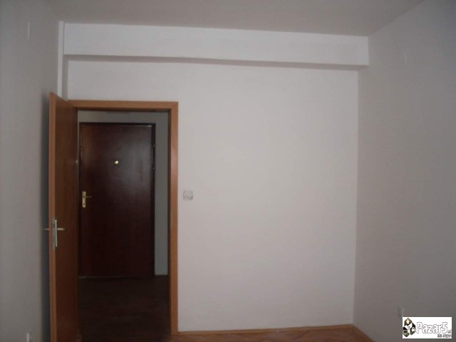 Се издава стан во Ценар