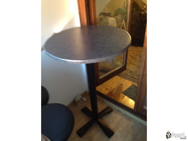 10 Шанкерски столици и 2 коњопоја