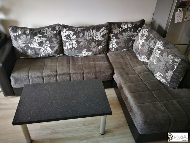 Se Prodava Agolna Garnitura