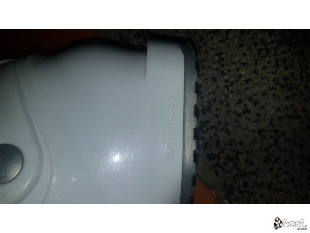 Зимска опрема-скии