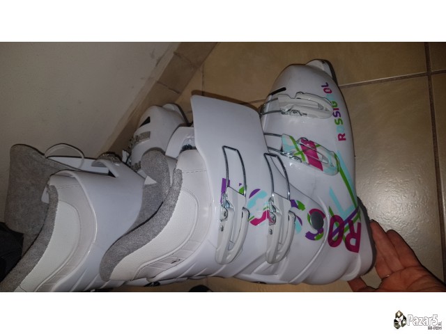 Зимска опрема-скии