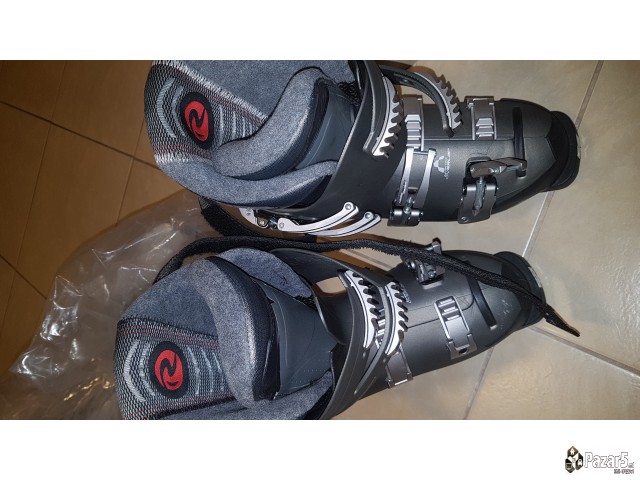 Зимска опрема-скии