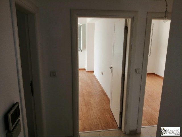 Se Izdava Stan Pozadi Tobako 2 