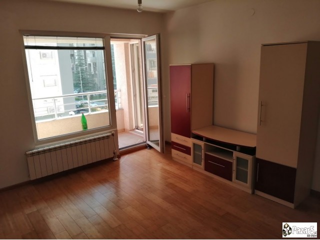 Se Izdava Stan Pozadi Tobako 2 