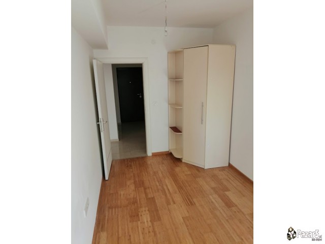 Se Izdava Stan Pozadi Tobako 2 