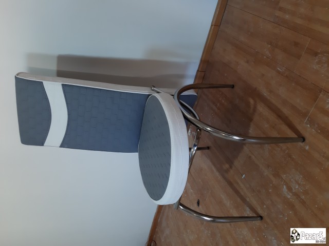 Se Prodavaat 6 Trpezariski Stolici