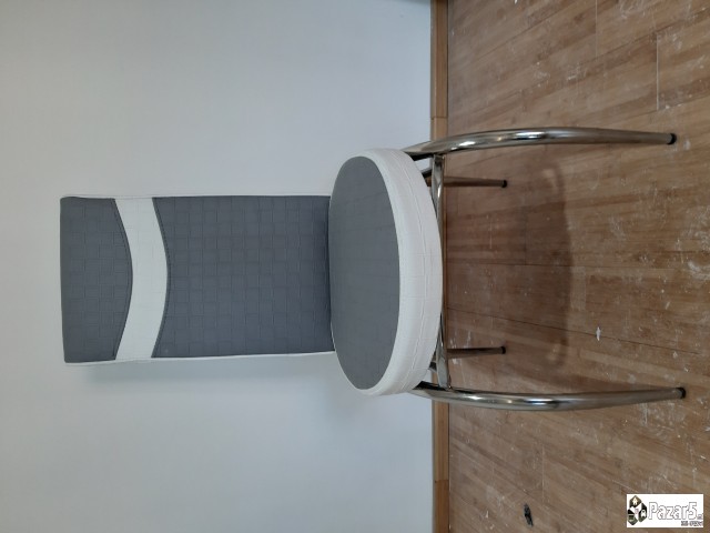 Se Prodavaat 6 Trpezariski Stolici