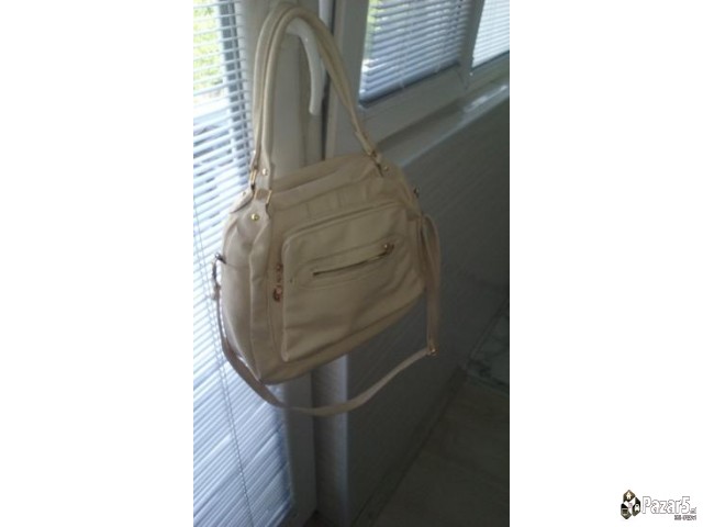 Se Prodavaat Zenski Tasni