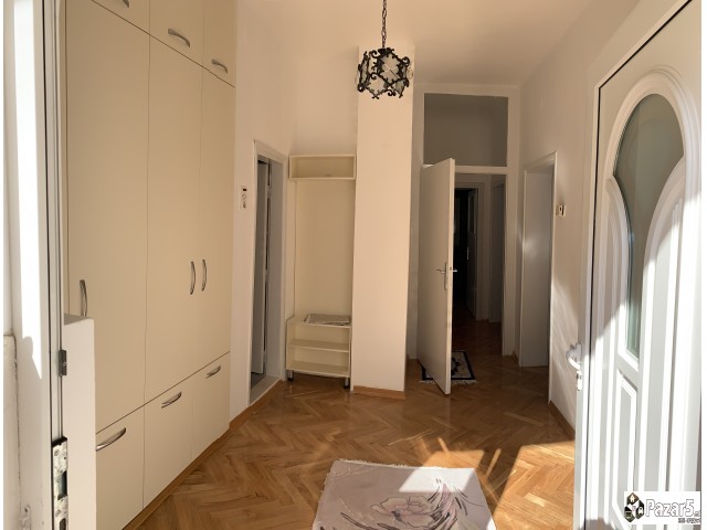 Се издава реновирана куќа во Црниче