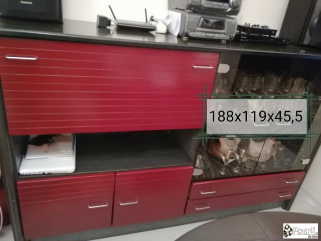 Se Prodavaat Dve Komodi Za Dnevna Soba I Masicka