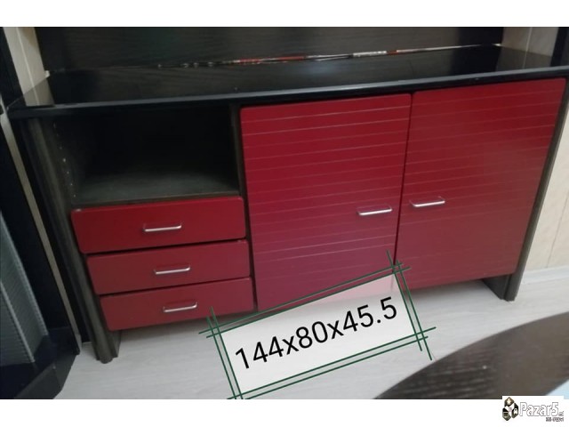 Se Prodavaat Dve Komodi Za Dnevna Soba I Masicka