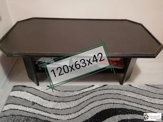 Se Prodavaat Dve Komodi Za Dnevna Soba I Masicka