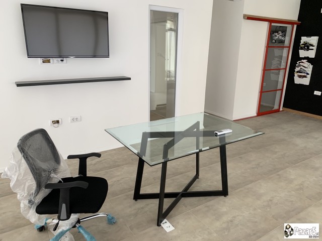 Деловен простор