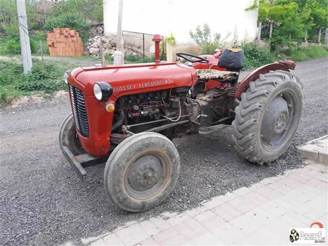 Продавам трактор во не исправна состојба Massey Fe