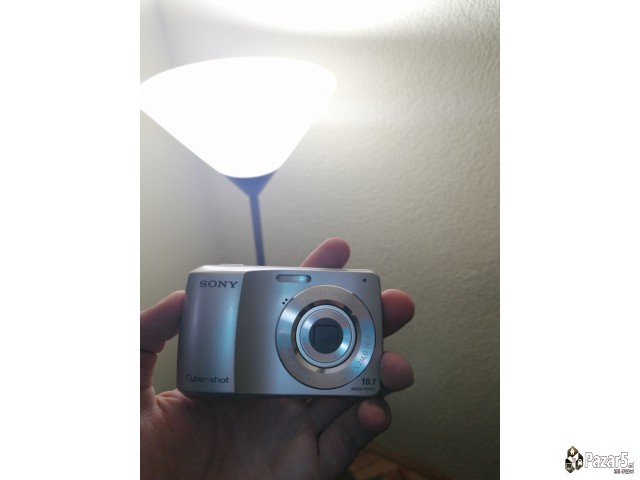 Продавам дигитален фотоапарат Sony