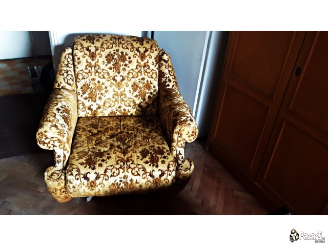 Продавам две фотељи