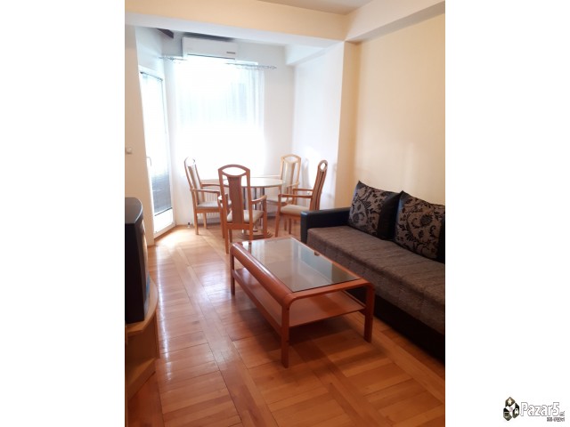 Издавам наместен стан во Центар