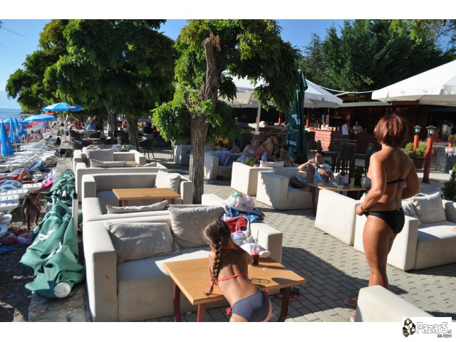 Барам шанкери и келнери за работа на Плажа Немо во