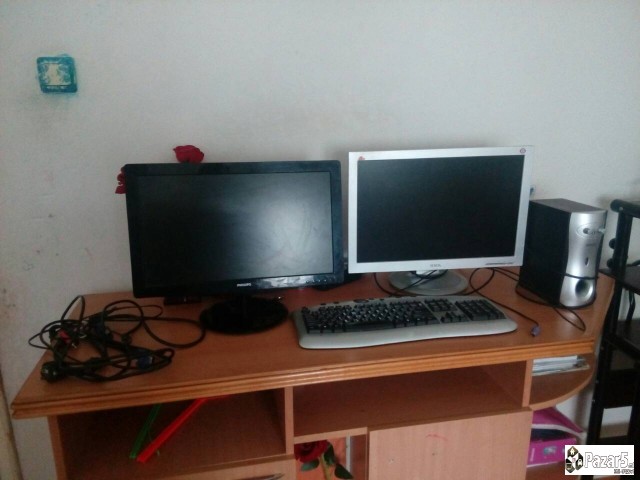 Se Prodavaat Dva Monitora, Kukiste, Tastatura I Zv