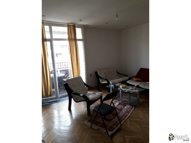 Izdavam Trosoben Stan,centar-gradski Zid