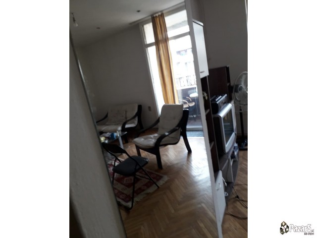 Izdavam Trosoben Stan,centar-gradski Zid