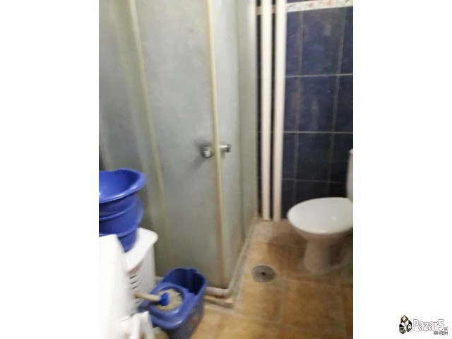 Izdavam Trosoben Stan,centar-gradski Zid