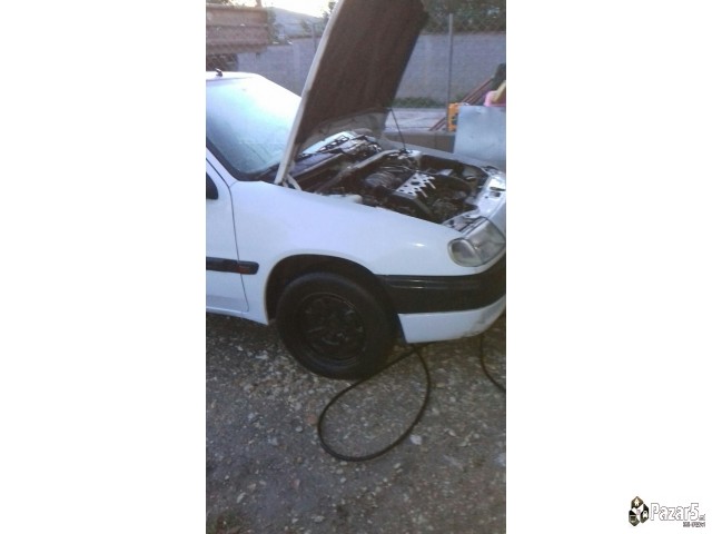 Prodavam Citroen Saxo 1996 Godina Bela Boja  Dizel