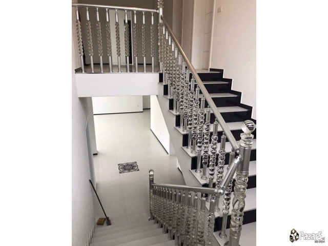 Montaza Na Aluminiumski I Stakleni Ogradi