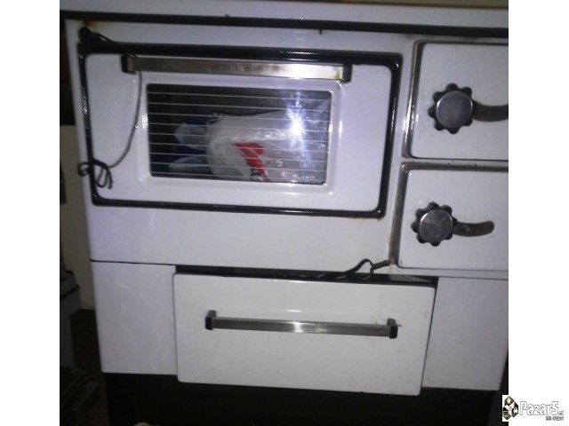 Продавам шпорет