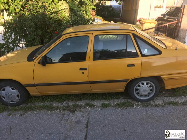 Се продава Daewoo Racer